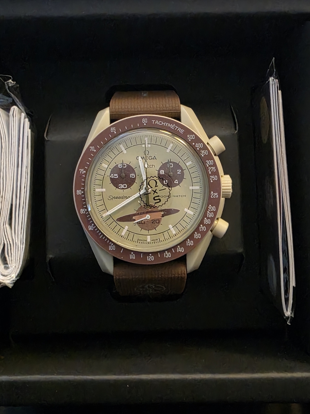 Swatch x Omega Bioceramic MoonSwatch "Mission to Saturn" (Reference: SO33T100). - Picture 2 of 8